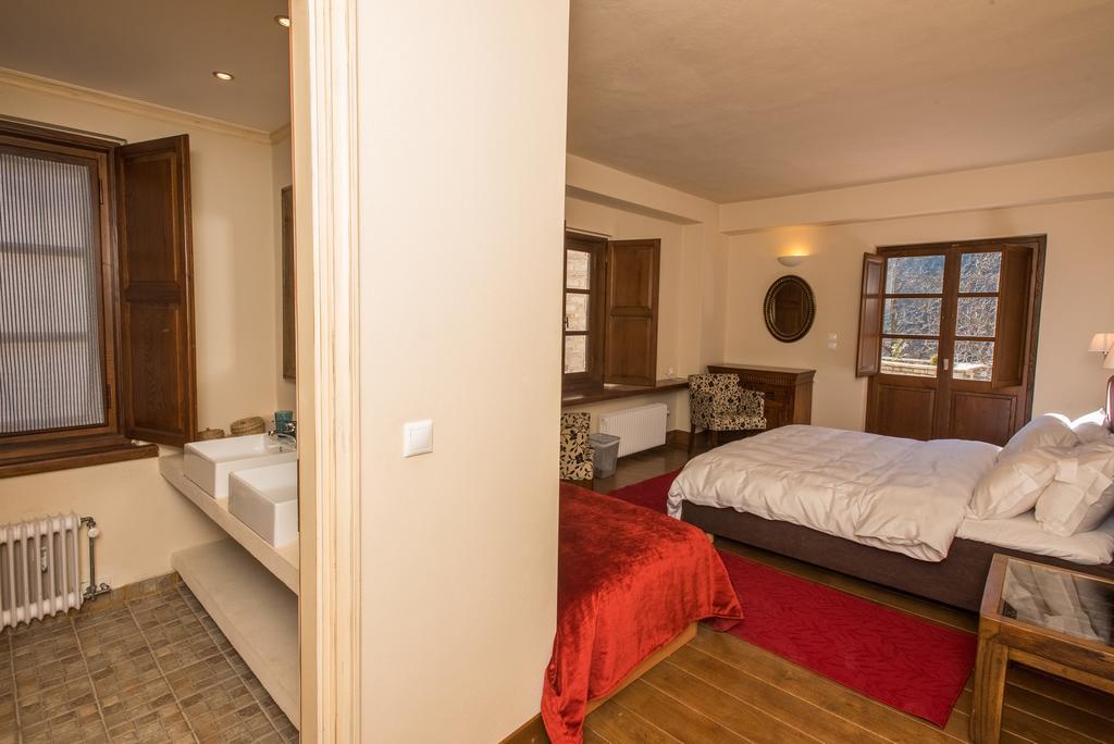 Epoches Hotell Karpenísion Exteriör bild